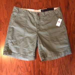 NWT light olive green Gap shorts - size 4
